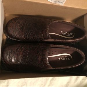 Brand New in box! Brown floral leather Klogs 11M